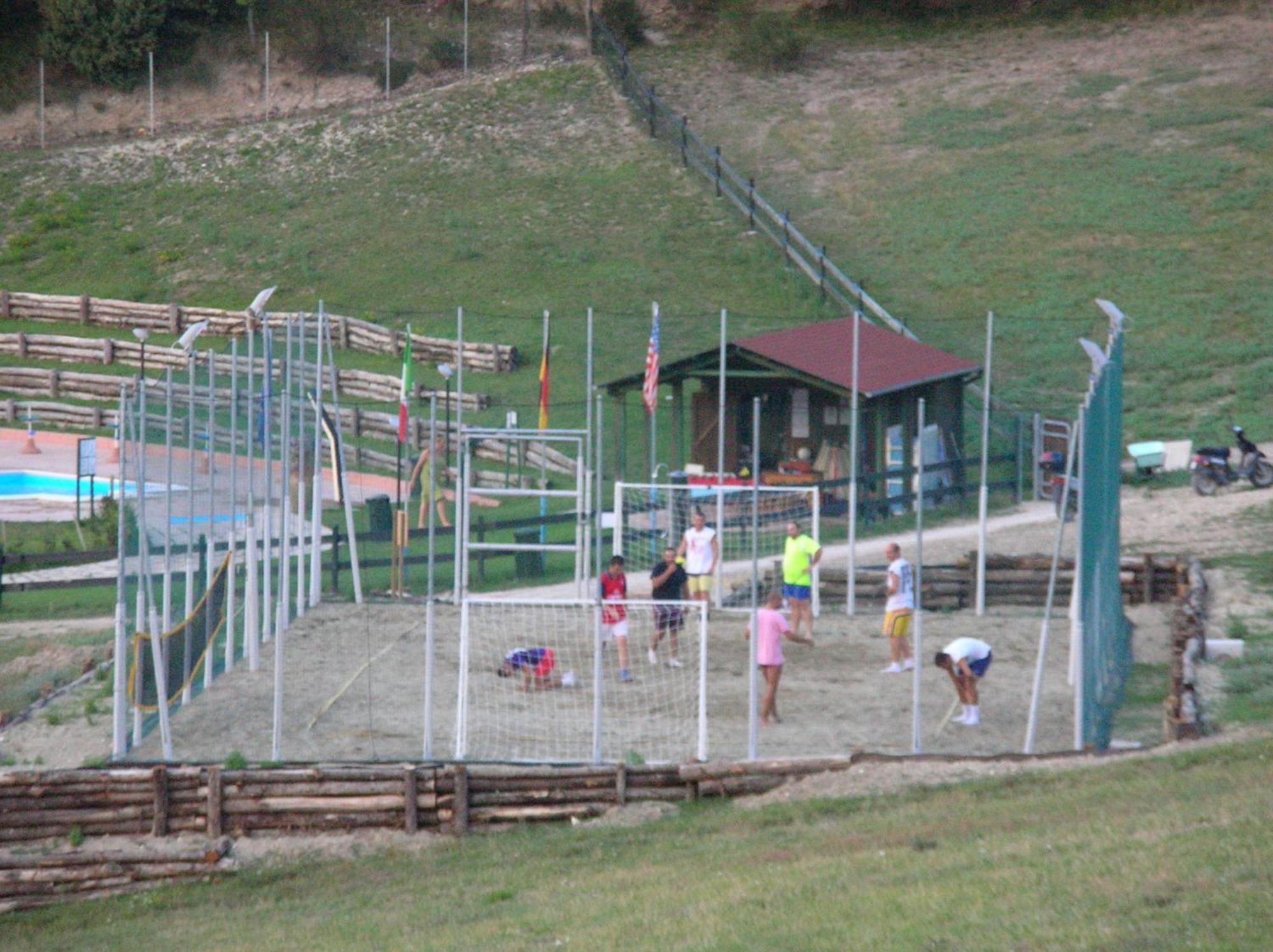 Agriturismo Orsaiola Urbania Eksteriør bilde