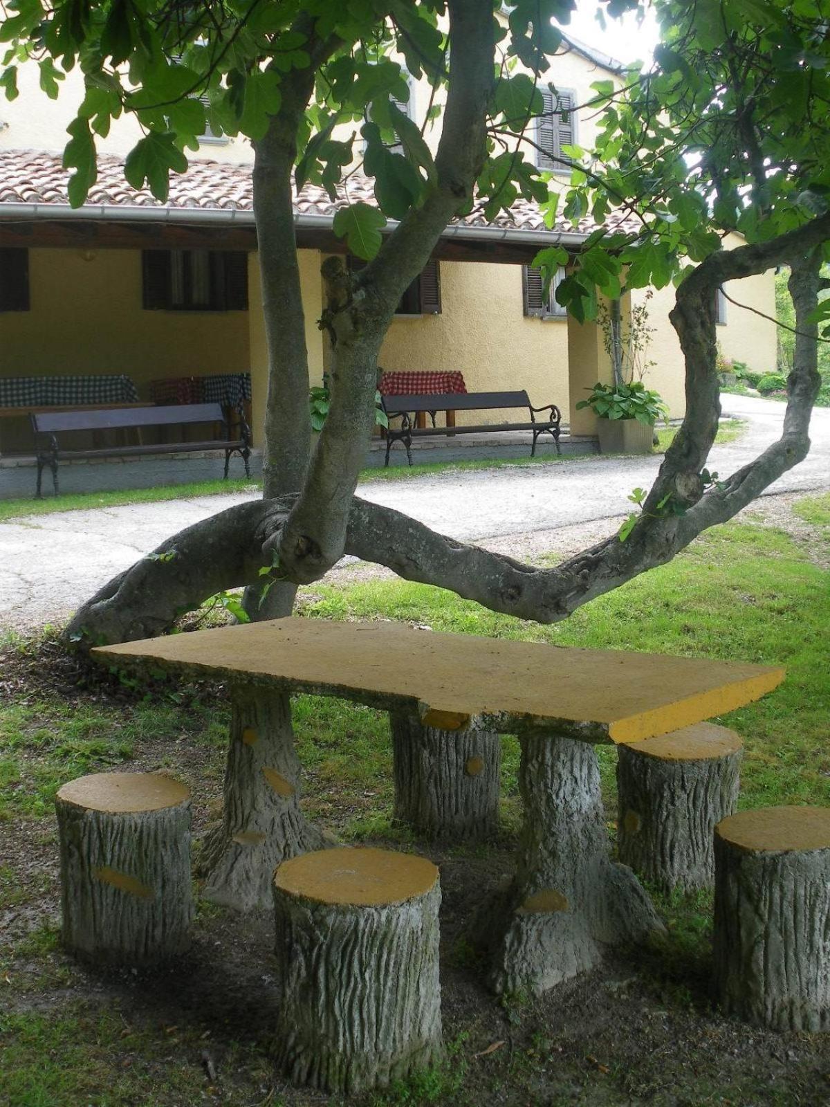 Agriturismo Orsaiola Urbania Eksteriør bilde