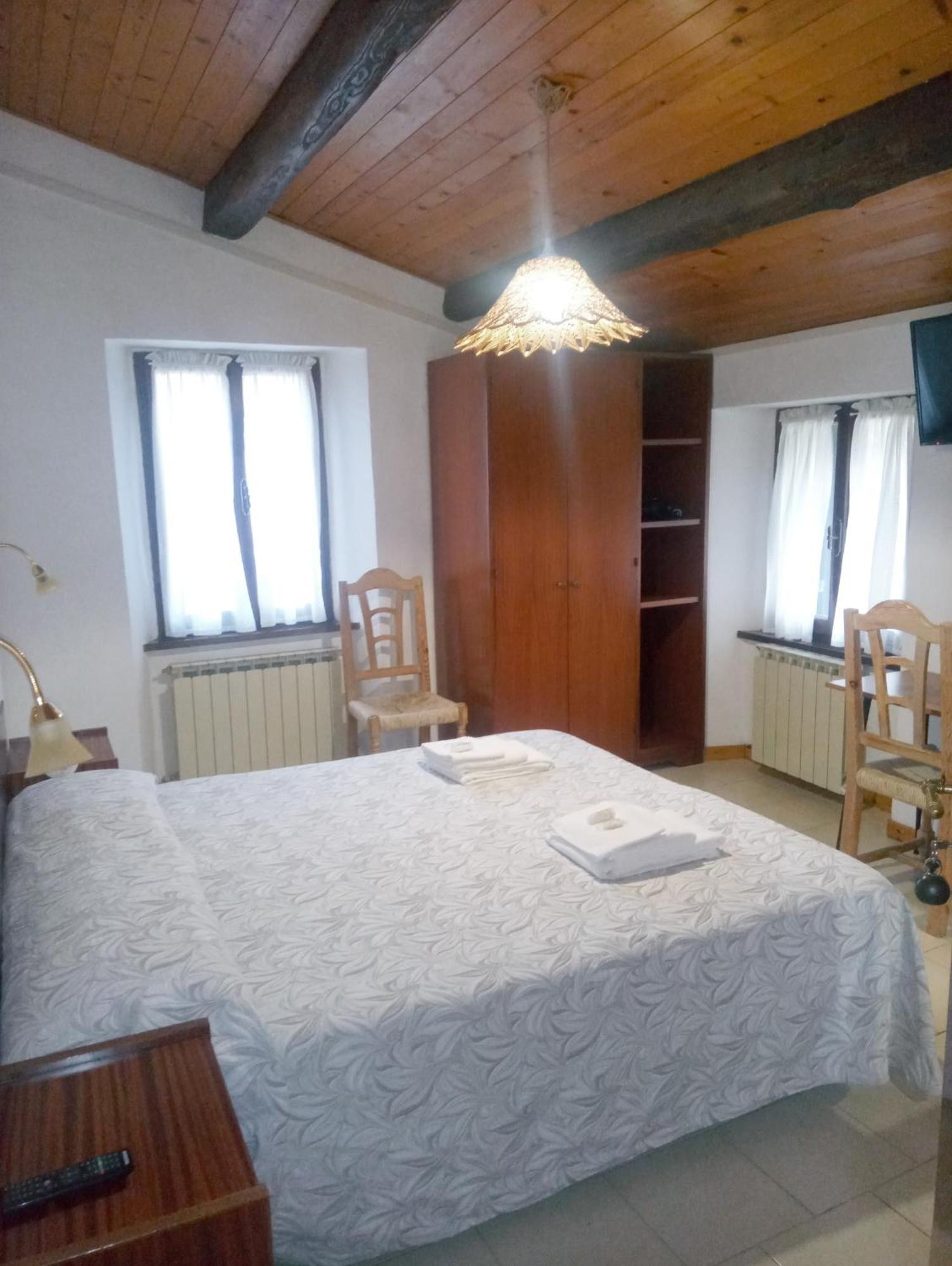Agriturismo Orsaiola Urbania Eksteriør bilde