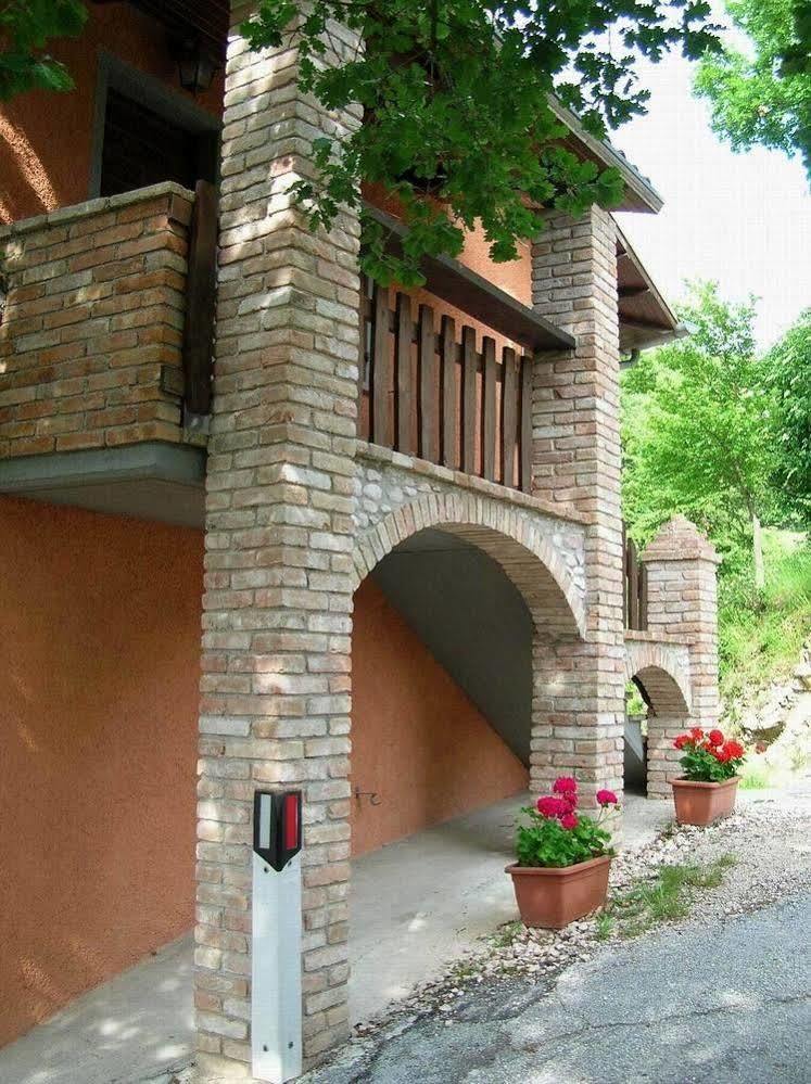 Agriturismo Orsaiola Urbania Eksteriør bilde