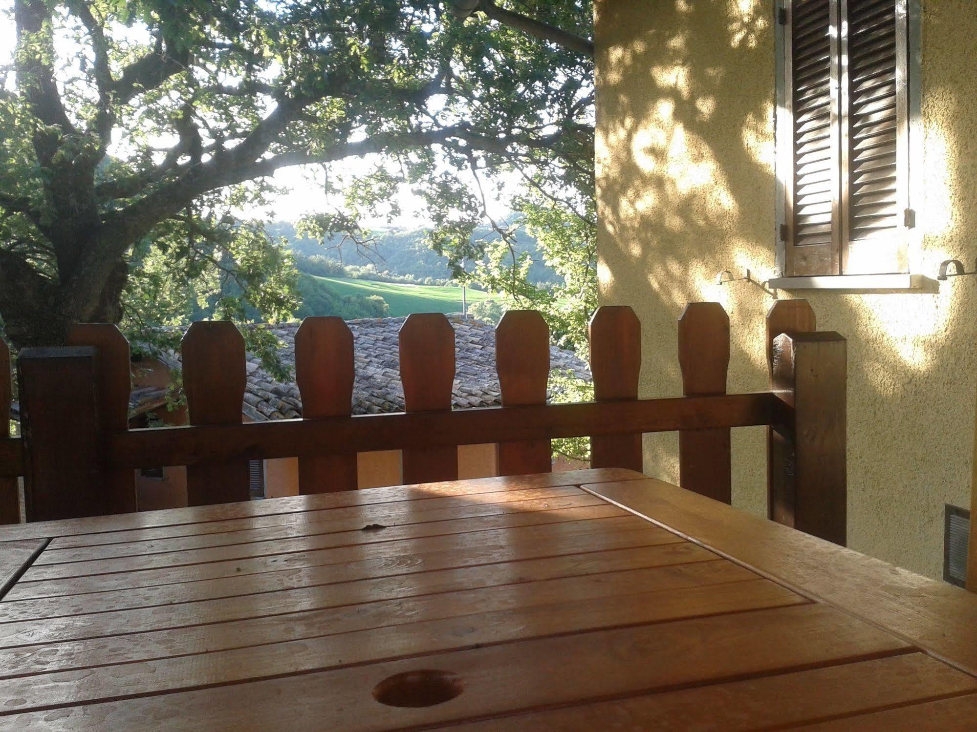Agriturismo Orsaiola Urbania Eksteriør bilde